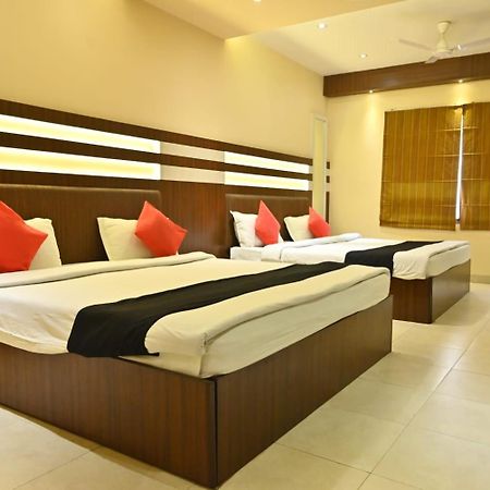 Hotel Royal Cottage Kanpur Ngoại thất bức ảnh