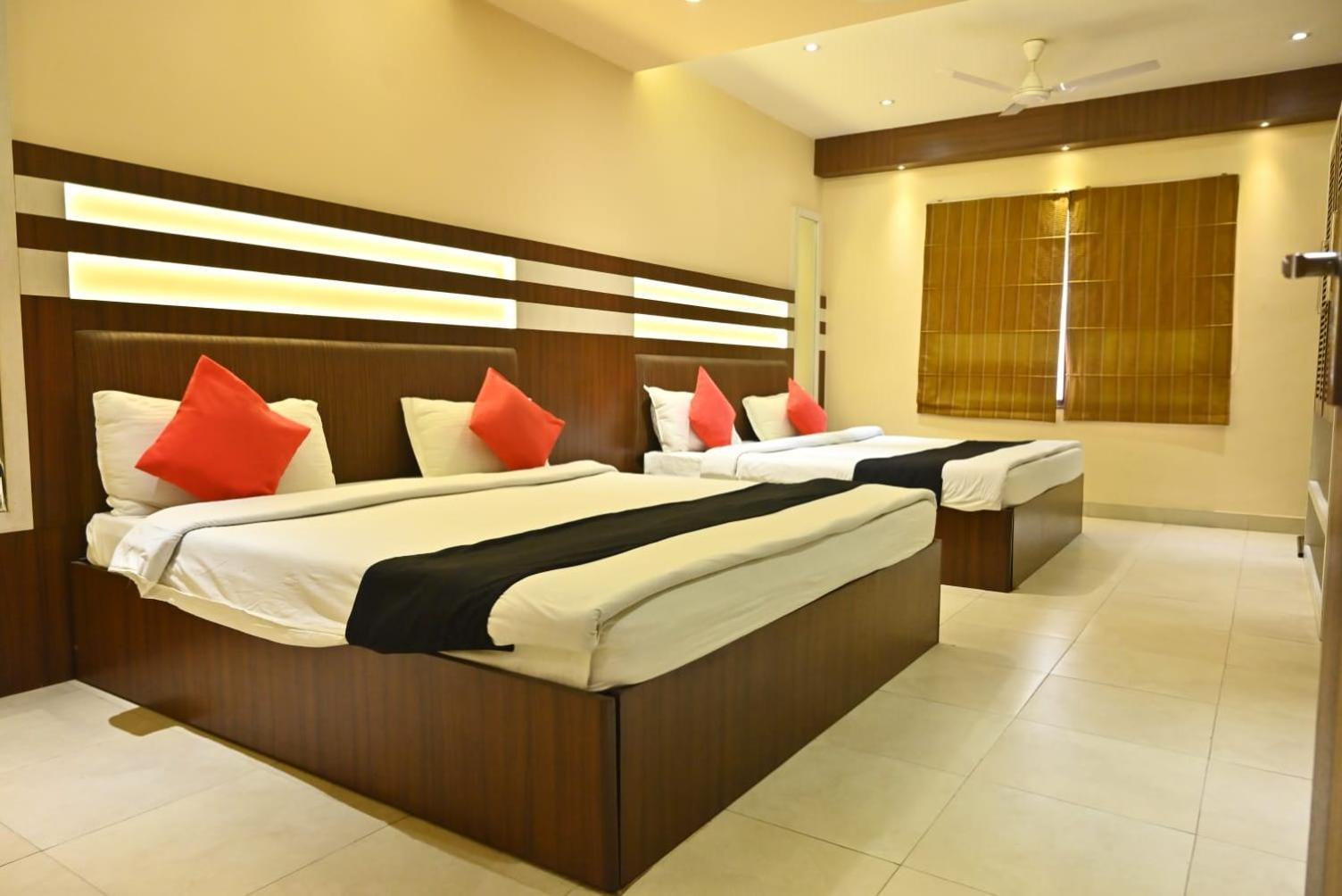 Hotel Royal Cottage Kanpur Ngoại thất bức ảnh