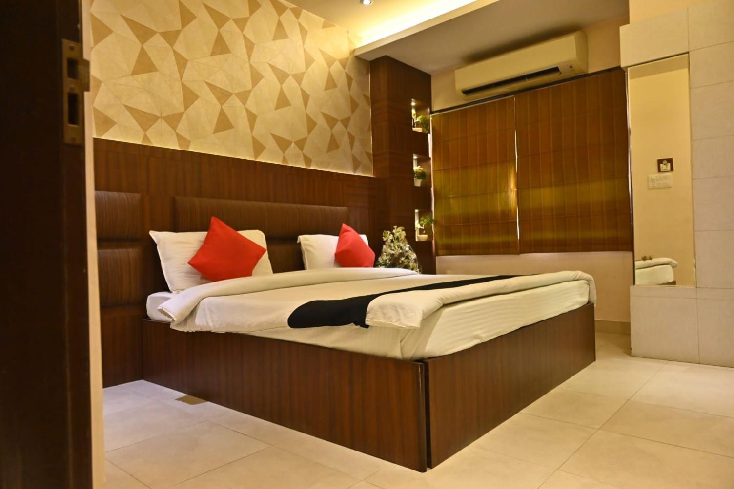Hotel Royal Cottage Kanpur Ngoại thất bức ảnh