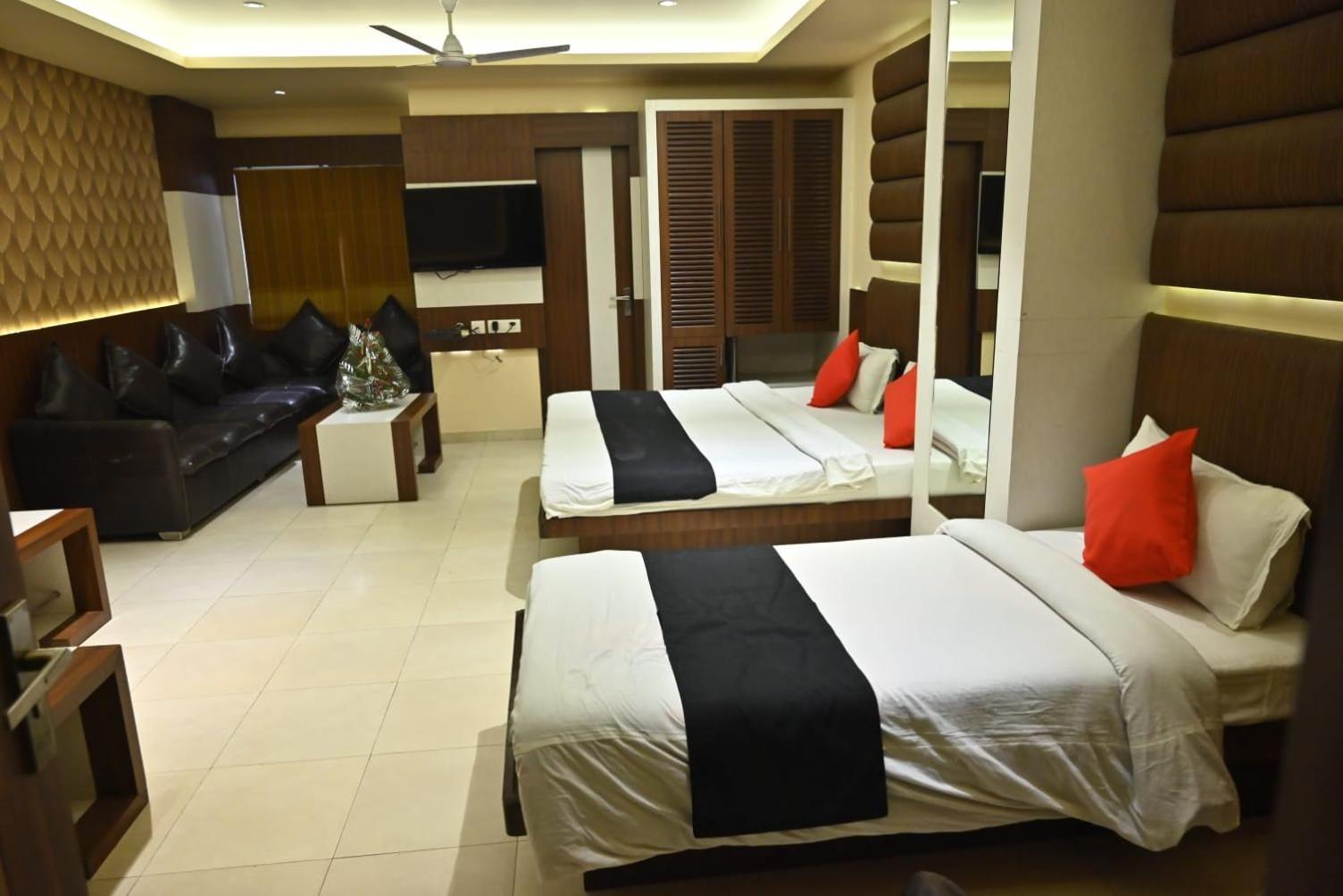 Hotel Royal Cottage Kanpur Ngoại thất bức ảnh